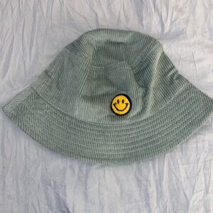 No boundaries bucket hat